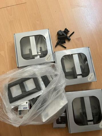 Nieuw zwart deurbeslag, stopcontactplaatjes, schakelaars etc beschikbaar voor biedingen