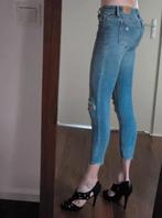 Bershka skinny ripped jeans maat xs, Bershka, Zo goed als nieuw, W27 (confectie 34) of kleiner, Verzenden