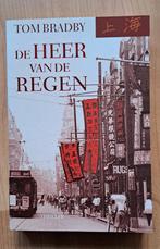 De heer van de regen- Tom Bradby, Ophalen of Verzenden, Zo goed als nieuw