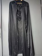 Lange zwarte glanzende cape met capuchon, Halloween!, Maat 52/54 (L), Onbekend, Ophalen of Verzenden, Zo goed als nieuw