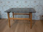 Vintage rookglazen tafeltje, Huis en Inrichting, Tafels | Bijzettafels, Gebruikt, Vintage, 55 tot 75 cm, Glas