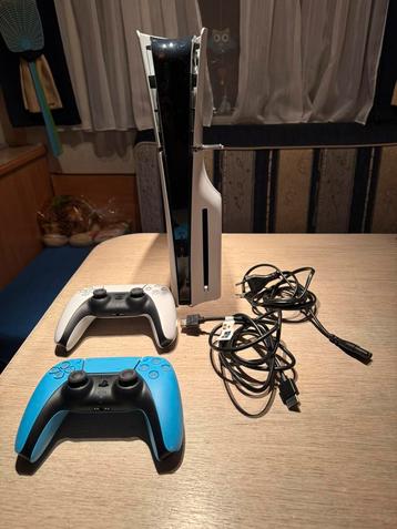 Playstation 5 slim disc met 2 controllers. beschikbaar voor biedingen