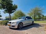 BMW E90 3-Serie 320i Sedan, 19 inch, Airco, Beeldscherm etc,, Auto's, Zwart, 2000 kg, Handgeschakeld, 1565 kg