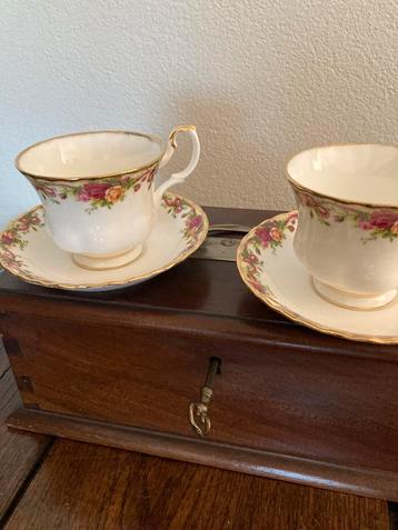 2 Heren kop schotel Royal Albert Ruby Celebrations beschikbaar voor biedingen
