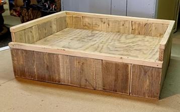Grote Hondenmand hondenbank steigerhout 100x70cm beschikbaar voor biedingen