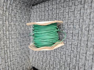 Perimeterdraad+/- 125meter. Met veel pennen en verbinders beschikbaar voor biedingen