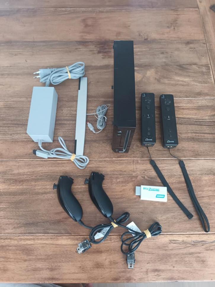 Wii met 20 Games 2 Controllers Nunchucks en HDMI Adapter, Spelcomputers en Games, Spelcomputers | Nintendo Wii, Gebruikt, Met 2 controllers