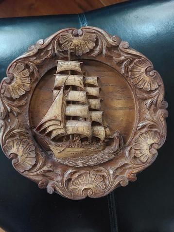 Houten bord zeilschip houtsnijwerk  beschikbaar voor biedingen