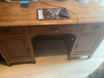 Antiek Eiken Bureau beschikbaar voor biedingen