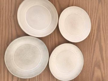 Verschillende sets servies samen voor 20 euro beschikbaar voor biedingen
