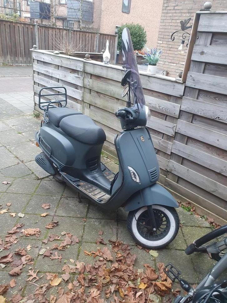 Riva BTC Luxury Scooter, Fietsen en Brommers, Scooters | Yamaha, Gebruikt, Overige modellen, Maximaal 25 km/u, Benzine, Ophalen of Verzenden