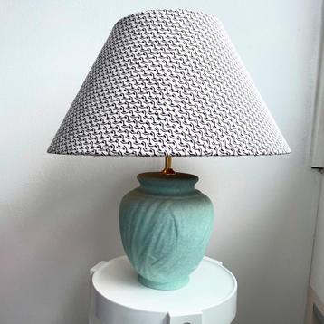 Klassieke vintage lampenkap met goud accent beschikbaar voor biedingen
