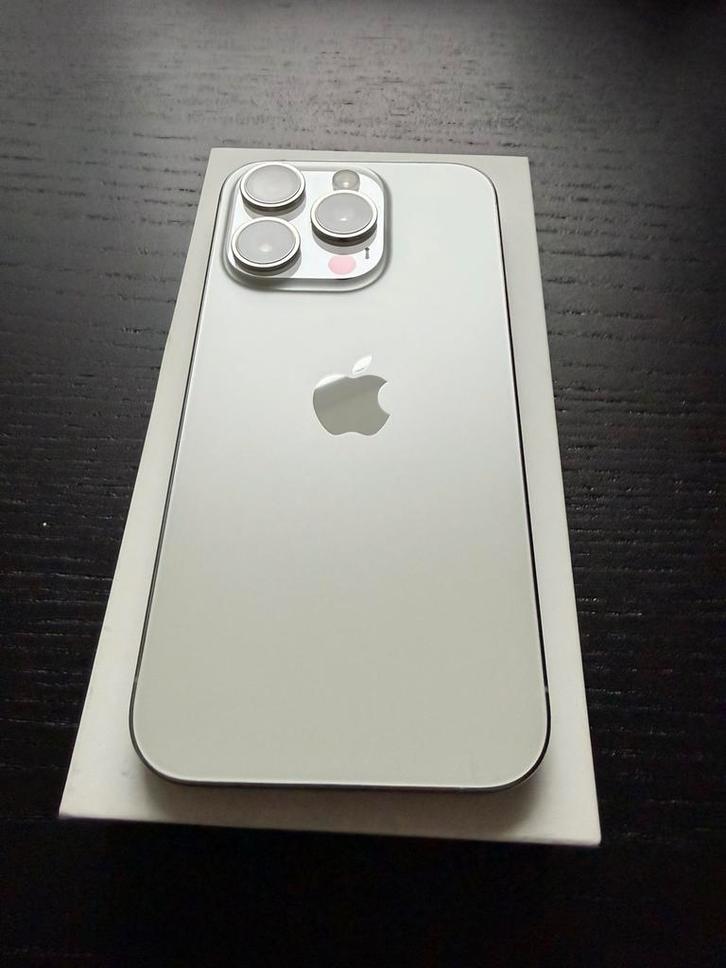 Iphone 15 pro 256GB witte kleine krasjes op het scherm 86SoH, Telecommunicatie, Mobiele telefoons | Apple iPhone, Zo goed als nieuw