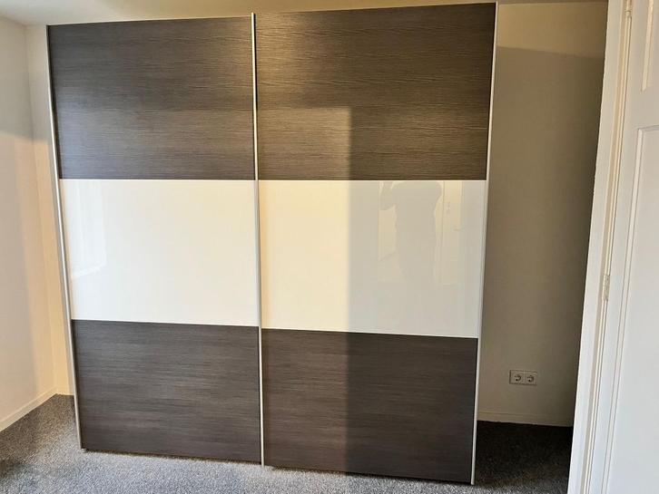 Leuke nette kledingkast, Huis en Inrichting, Kasten | Kledingkasten, Zo goed als nieuw, 200 cm of meer, 200 cm of meer, 50 tot 75 cm