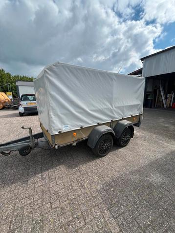 Huifaanhanger te koop beschikbaar voor biedingen
