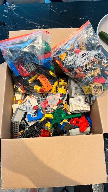 Doos Lego, circa 3kg beschikbaar voor biedingen