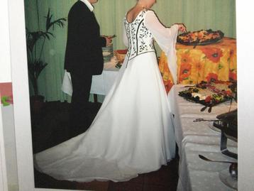 Trouwjurk Ivoor zwart maat 40 42  beschikbaar voor biedingen