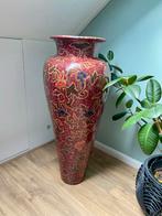 Bordeaux rode vaas met bloemmotief, Huis en Inrichting, Woonaccessoires | Vazen, Ophalen, Aardewerk of Porselein, Zo goed als nieuw