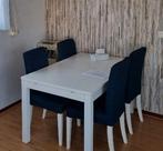 Witte houten eettafel 140x84 met 4 blauwe nette stoelen, Huis en Inrichting, Complete eetkamers, Ophalen, Gebruikt, Landelijk