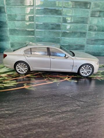 1:18 BMW 7 serie zonder door en mist linker spiegel  beschikbaar voor biedingen