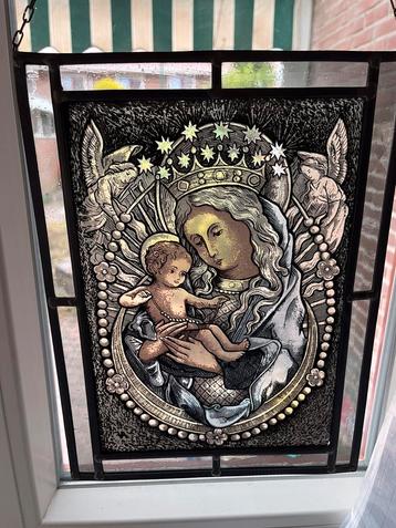 Raamdecoratie glas-in-lood met Maria en kindje Jezus. beschikbaar voor biedingen