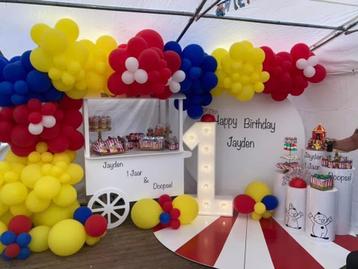 Verhuur candycar, zuilen en backdrop beschikbaar voor biedingen