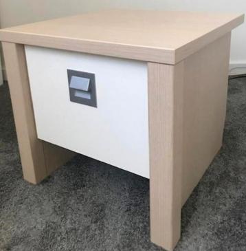 Linea Vroomshoop nachtkastje beschikbaar voor biedingen