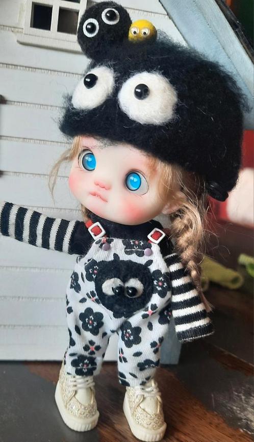 Bjd 1/11, ob11, 3 dlg kleding setje met gympen, mohair muts,, Verzamelen, Poppen, Nieuw, Kleertjes, Ophalen of Verzenden