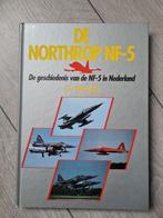 De Northrop NF-5 geschiedenis in Nederland, Luchtmacht, Klu, Ophalen of Verzenden, Zo goed als nieuw