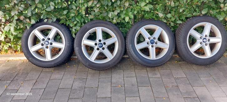 Winterbanden set Ford Focus Wagon MK4 (2019), Auto-onderdelen, Banden en Velgen, Banden en Velgen, Winterbanden, 16 inch, 205 mm