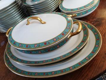 Limoges, groot eetservies >12 pers. frisgroen/rood goud beschikbaar voor biedingen