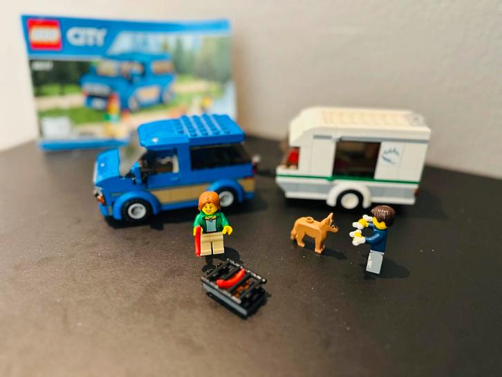 Lego city 60117 Busje met caravan, Kinderen en Baby's, Speelgoed | Duplo en Lego, Zo goed als nieuw, Lego, Complete set, Ophalen of Verzenden