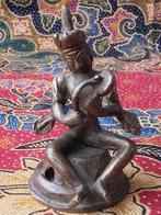 Mooi oud brons beeldje uit India van een muzikant 9 cm.