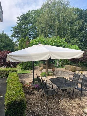 Schaduw in Stijl–Luxe Parasol 280x280cm–Zo Goed als Nieuw! beschikbaar voor biedingen