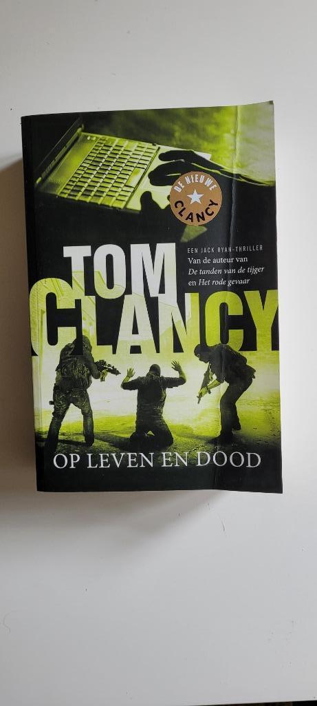 Op leven en dood van Tom Clancy, Boeken, Thrillers, Zo goed als nieuw, Nederland, Ophalen of Verzenden