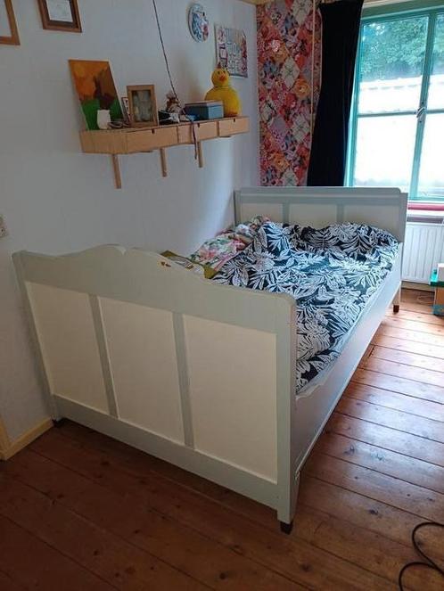 Tweepersoons bed, twijfelaars., Huizen en Kamers, Kamers te huur
