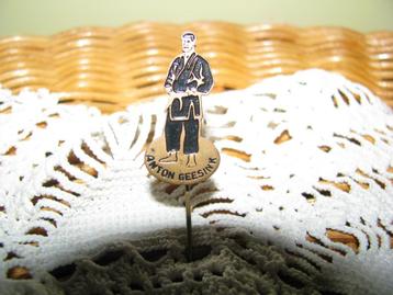 Speldje * Anton Geesink * hij was 3 x WERELD kampioen judo   beschikbaar voor biedingen