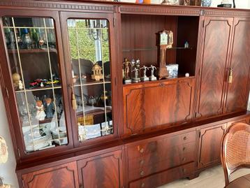 Grote Vitrinekast met Lades beschikbaar voor biedingen