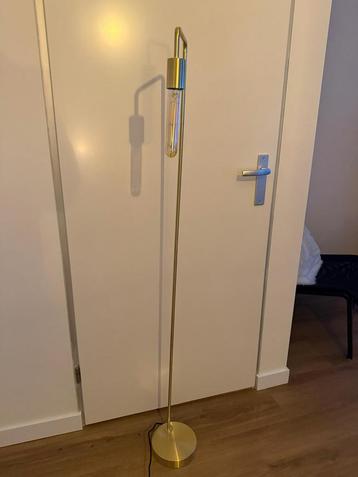 Mooie staande lamp beschikbaar voor biedingen