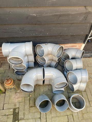 Diverse PVC koppelingen 160mm beschikbaar voor biedingen