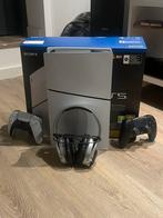 PS5 digital edition, 2 controllers & headset, amper gebruikt, Spelcomputers en Games, Spelcomputers | Sony PlayStation 5, Ophalen