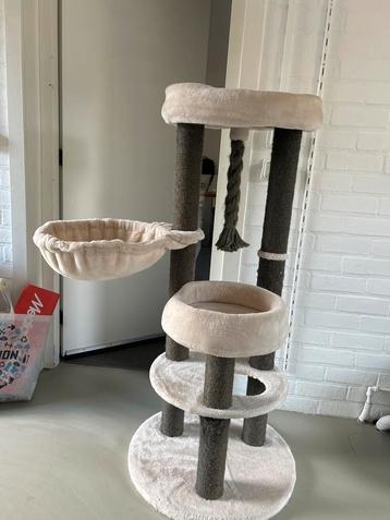 Kattenboom beschikbaar voor biedingen