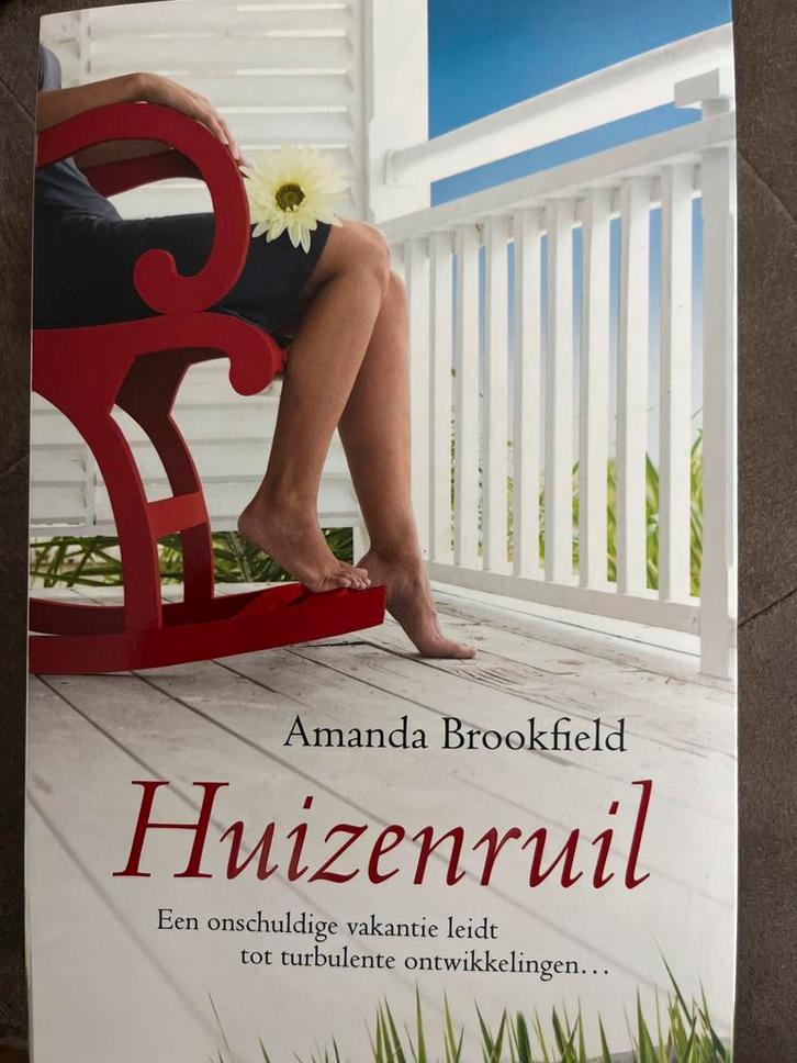Huizenruil - Amanda Brookfield, Boeken, Romans, Zo goed als nieuw, Nederland, Ophalen of Verzenden