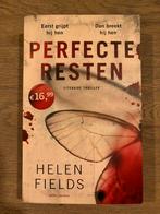 Perfecte resten - Helen Fields, Helen Fields, Ophalen of Verzenden, Zo goed als nieuw, Nederland