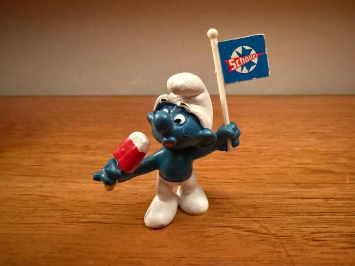 Smurf met ijsje en vlaggetje met Schöller logo, Verzamelen, Smurfen, Gebruikt, Poppetje, Figuurtje of Knuffel, Overige Smurfen