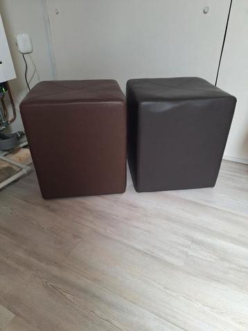 Set van 2 poefjes beschikbaar voor biedingen