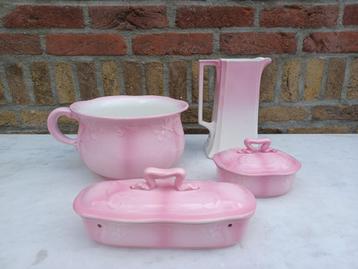 Pretty in pink  servies delen in roze Societe Ceramique beschikbaar voor biedingen