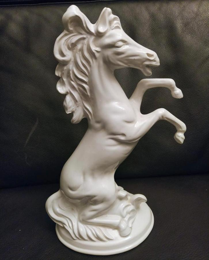 Vintage Porseleinen Steigerend Paard Beeld, Antiek en Kunst, Antiek | Porselein, Verzenden