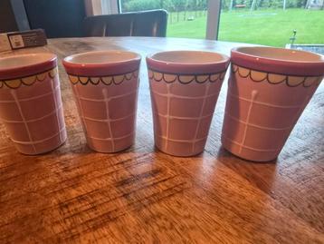 4 eierdopjes en melk kan blond amsterdam  beschikbaar voor biedingen