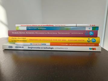Schoolboeken verpleegkunde  beschikbaar voor biedingen